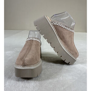 Size 8 39 CARLO PERA Beige Suede Italian Chonk Platform Clog Mules Embroidered